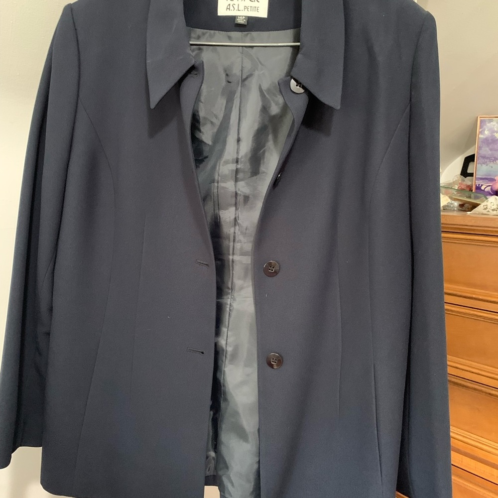 Kasper Woman Blazer and Skirt Suit Lined Size14P